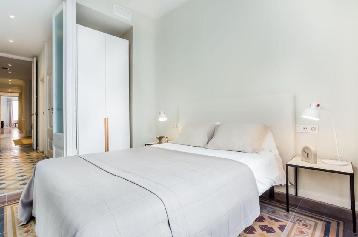 4bedroom With Balcony In Ramblas 1 1 * Barcelone