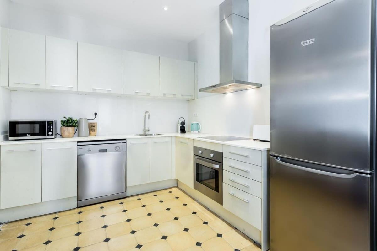 4bedroom With Balcony In Ramblas 1 1 Apartment *